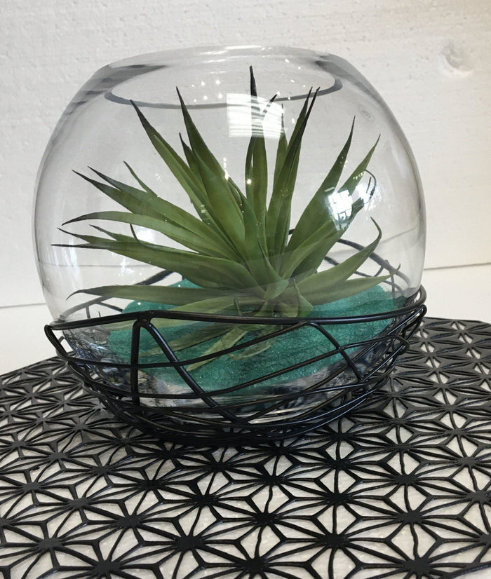 Vase 8in glass w/Wire Nest